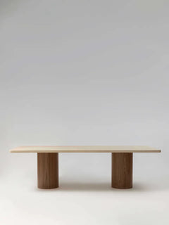 Table à manger NINŌ noyer pieds cylindriques — PLATŌ