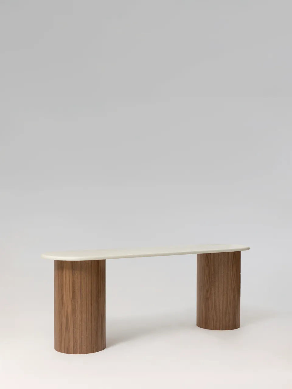 Console MATĪ noyer pieds cylindriques — PLATŌ