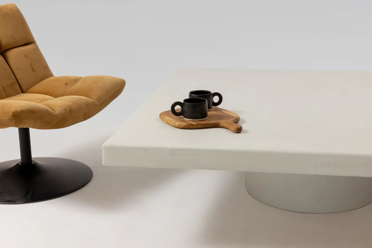 Table basse TALĀ MORTEX béton ciré pied large cylindrique, détail plateau — PLATŌ