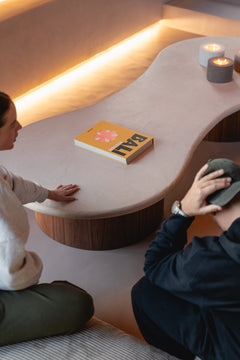 Table basse JACŌ MORTEX & noyer, détail plateau — PLATŌ