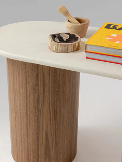 Console MATĪ noyer pieds cylindriques, en ambiance — PLATŌ