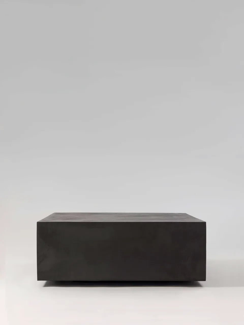 Table basse PABLŌ MORTEX béton ciré — PLATŌ