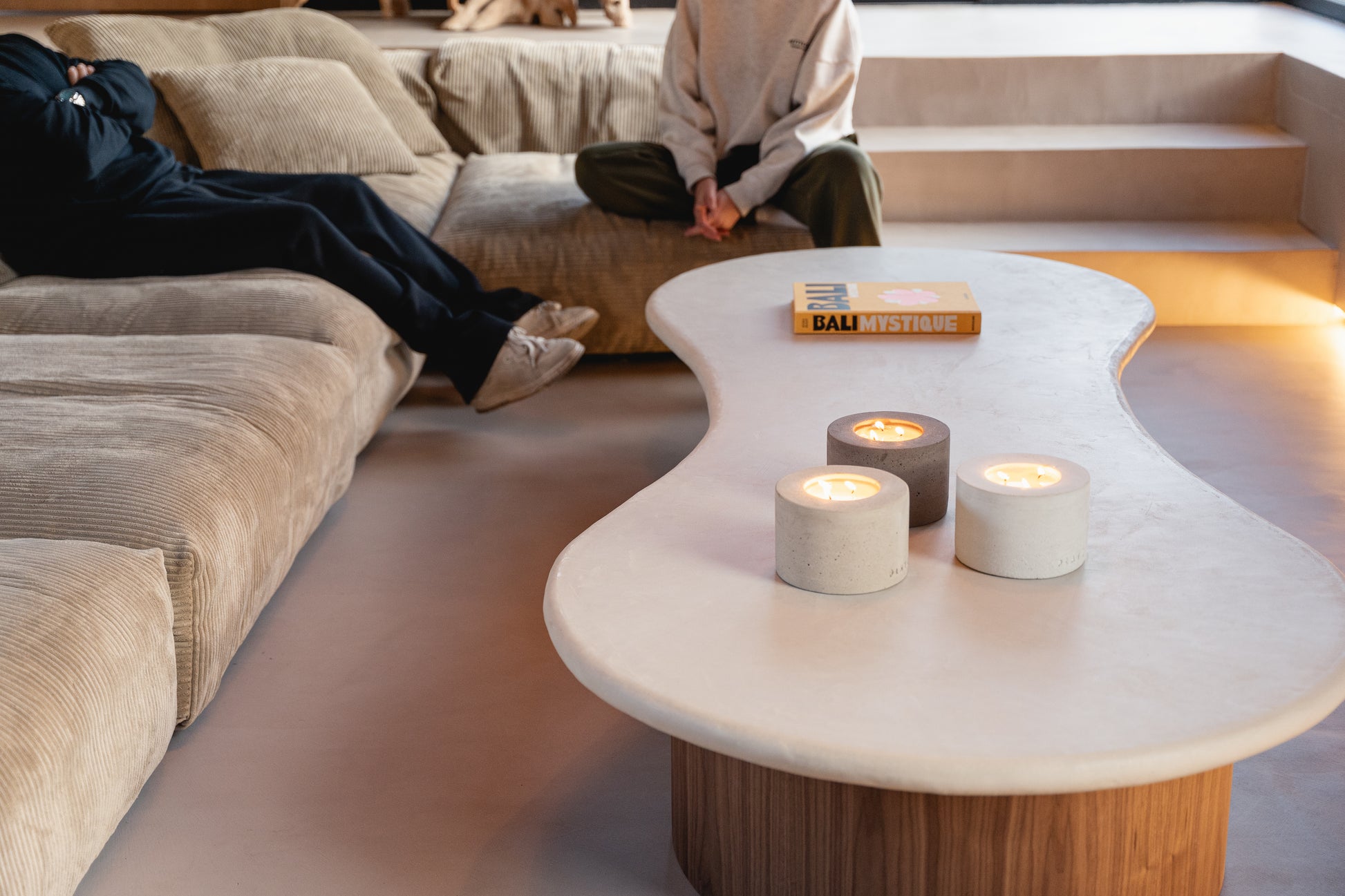 Table basse JACŌ MORTEX & noyer — PLATŌ