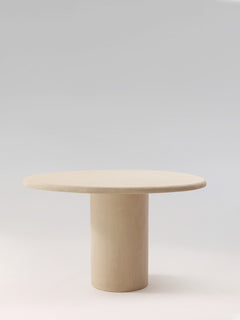 Table à manger LORĀ MORTEX béton ciré pied central — PLATŌ