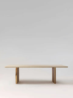 Table à manger NINŌ Suar massif pieds rectangulaires — PLATŌ