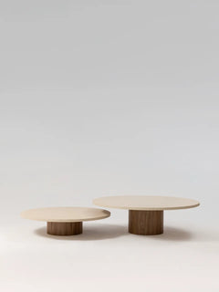 Tables gigognes MANĀ noyer pieds cylindriques — PLATŌ