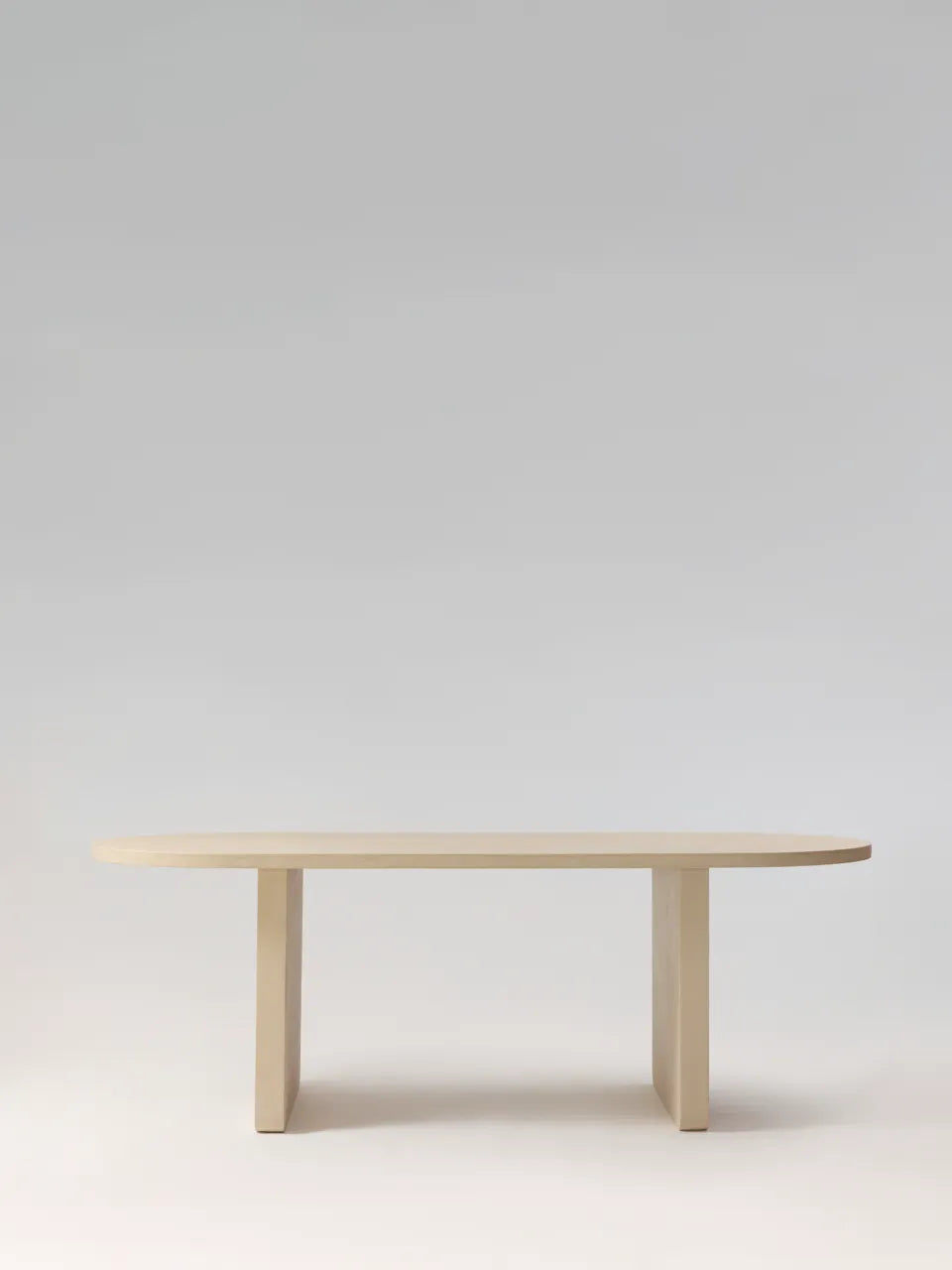Table à manger NAŌ MORTEX béton ciré pieds rectangulaires — PLATŌ