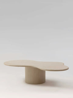 Table basse TEĀ MORTEX béton ciré pied central, détail pied — PLATŌ