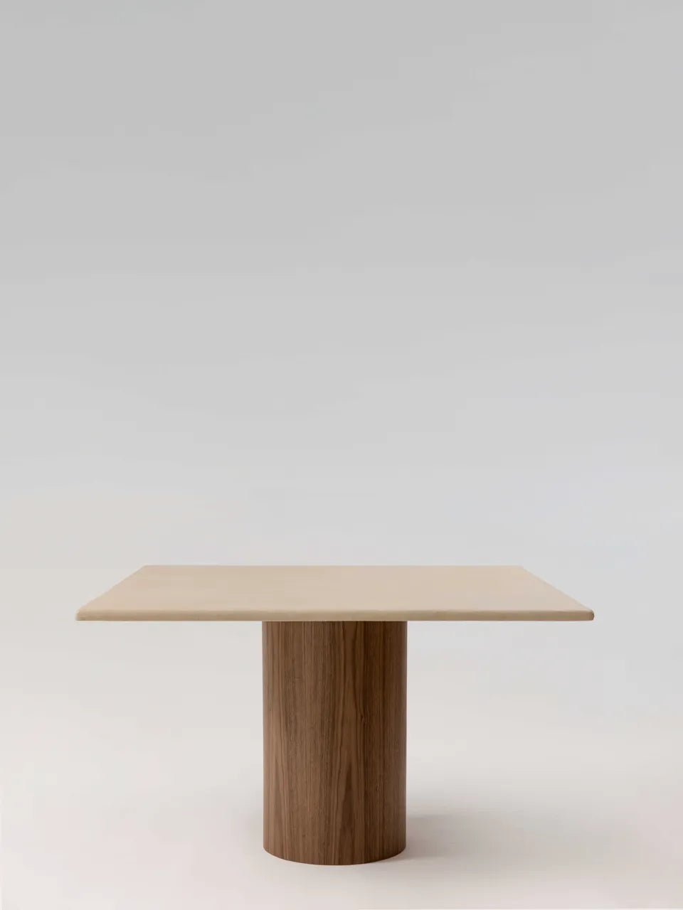 Table à manger NOĀ noyer pied central — PLATŌ