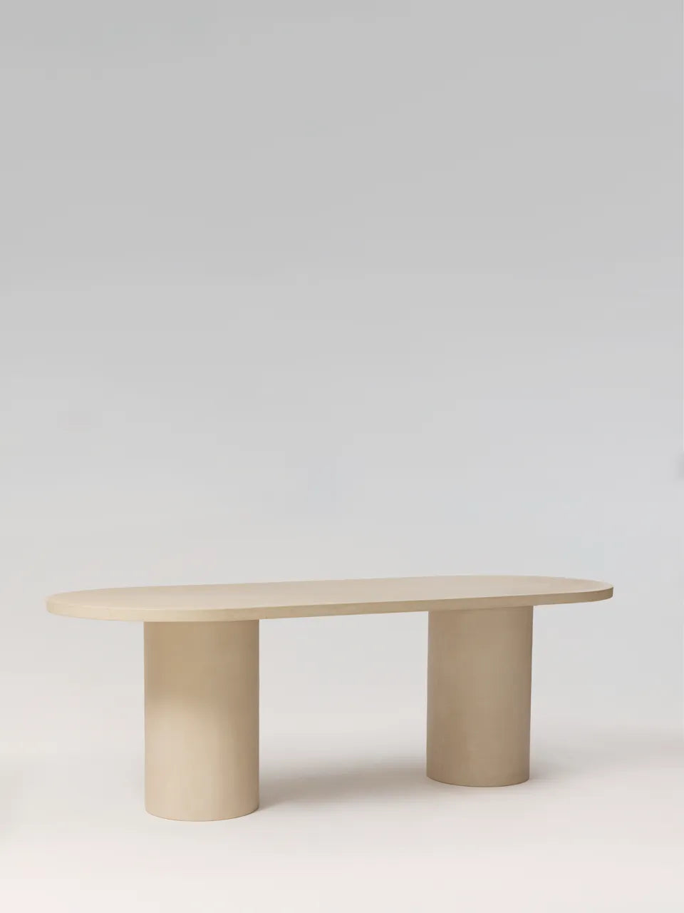 Table à manger NAŌ MORTEX béton ciré pieds cylindriques, détail pied — PLATŌ