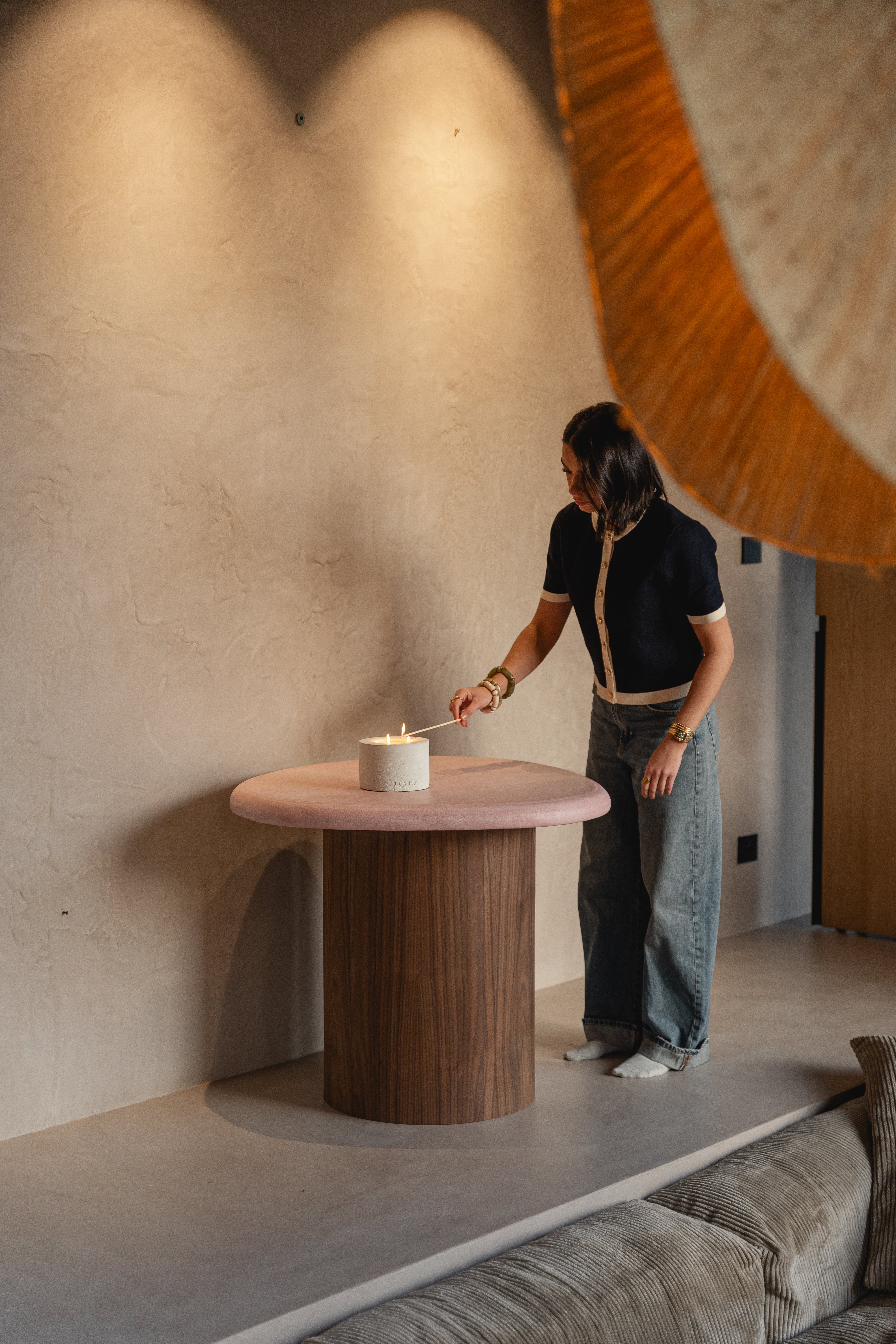 Bougie PLATŌ MORTEX béton ciré, vue d'ensemble — PLATŌ