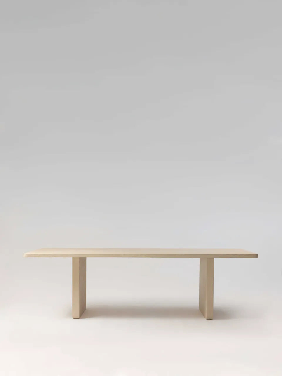 Table à manger NINŌ MORTEX béton ciré pieds rectangulaires — PLATŌ