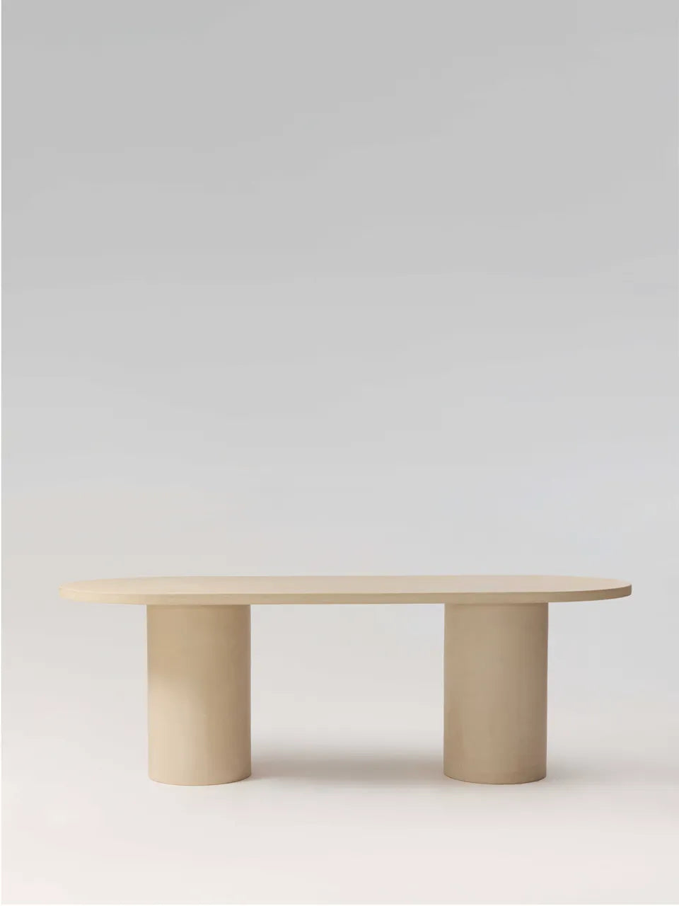 Table à manger NAŌ MORTEX béton ciré pieds cylindriques — PLATŌ