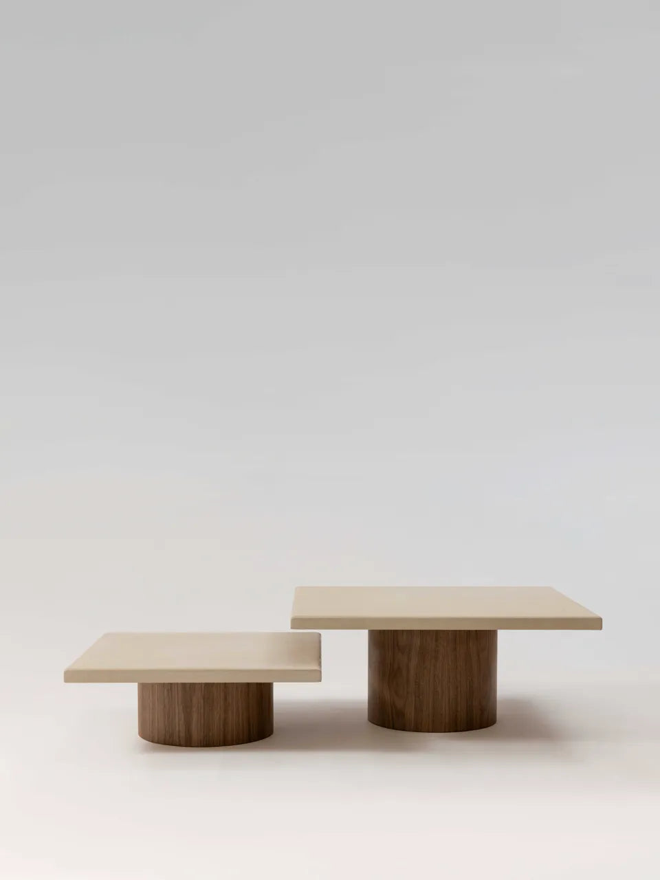 Tables gigognes NOĀ noyer pieds cylindriques — PLATŌ