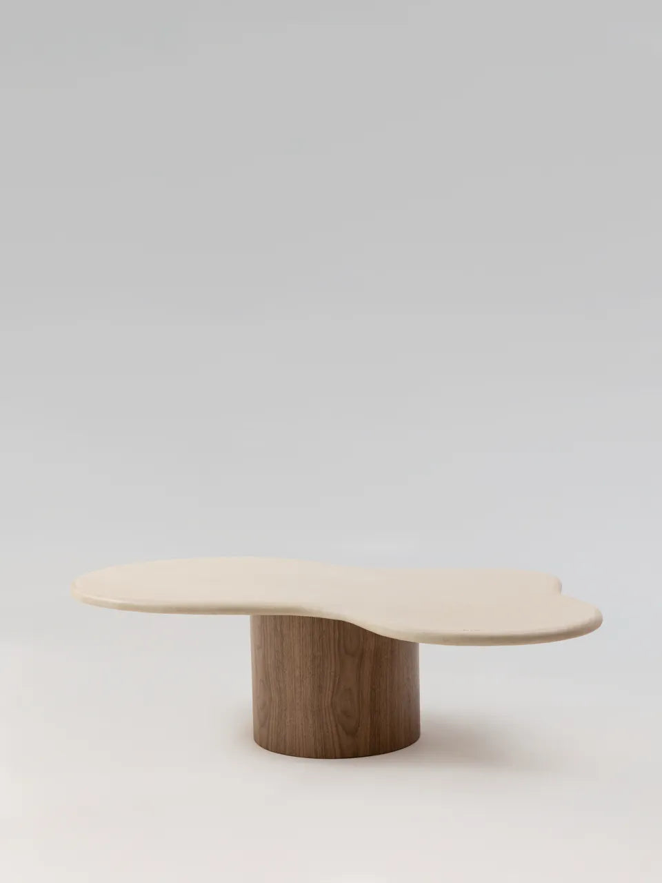 Table basse TEĀ noyer pied central — PLATŌ