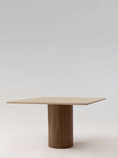 Table à manger NOĀ noyer pied central, détail plateau — PLATŌ