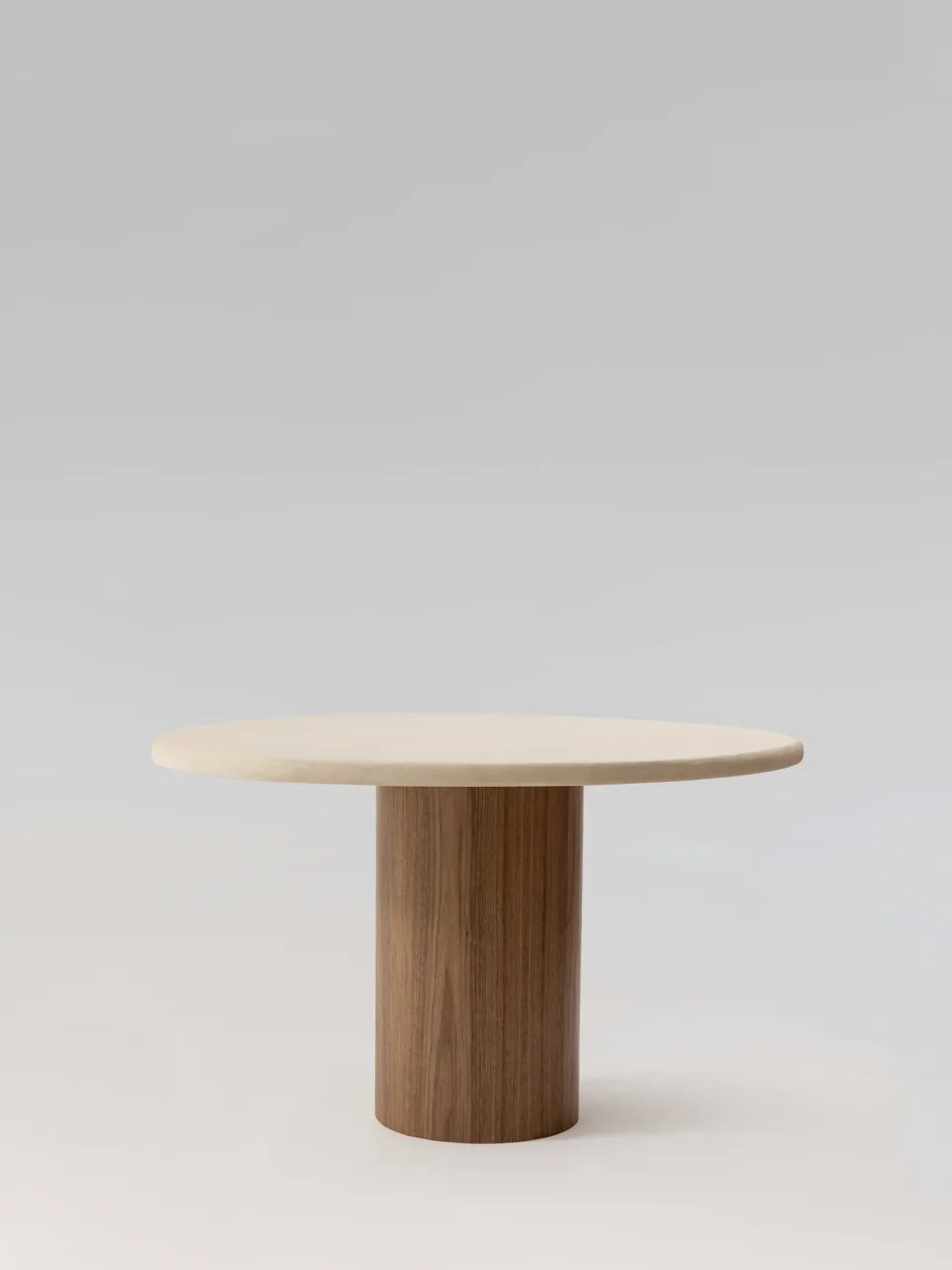 Table à manger MANĀ noyer pied central — PLATŌ