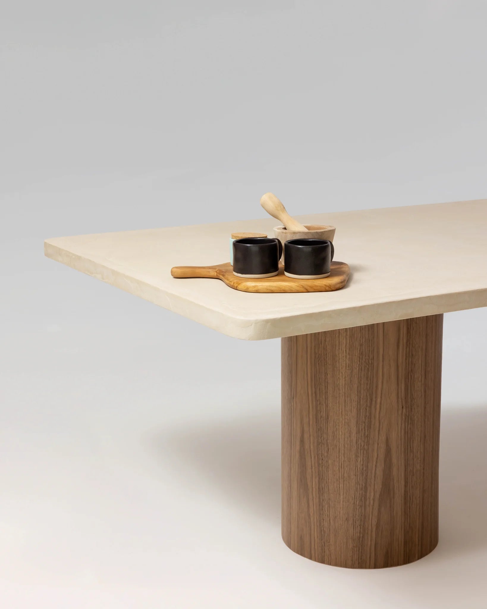 NINŌ Table à manger NOYER, vue d'ensemble — PLATŌ