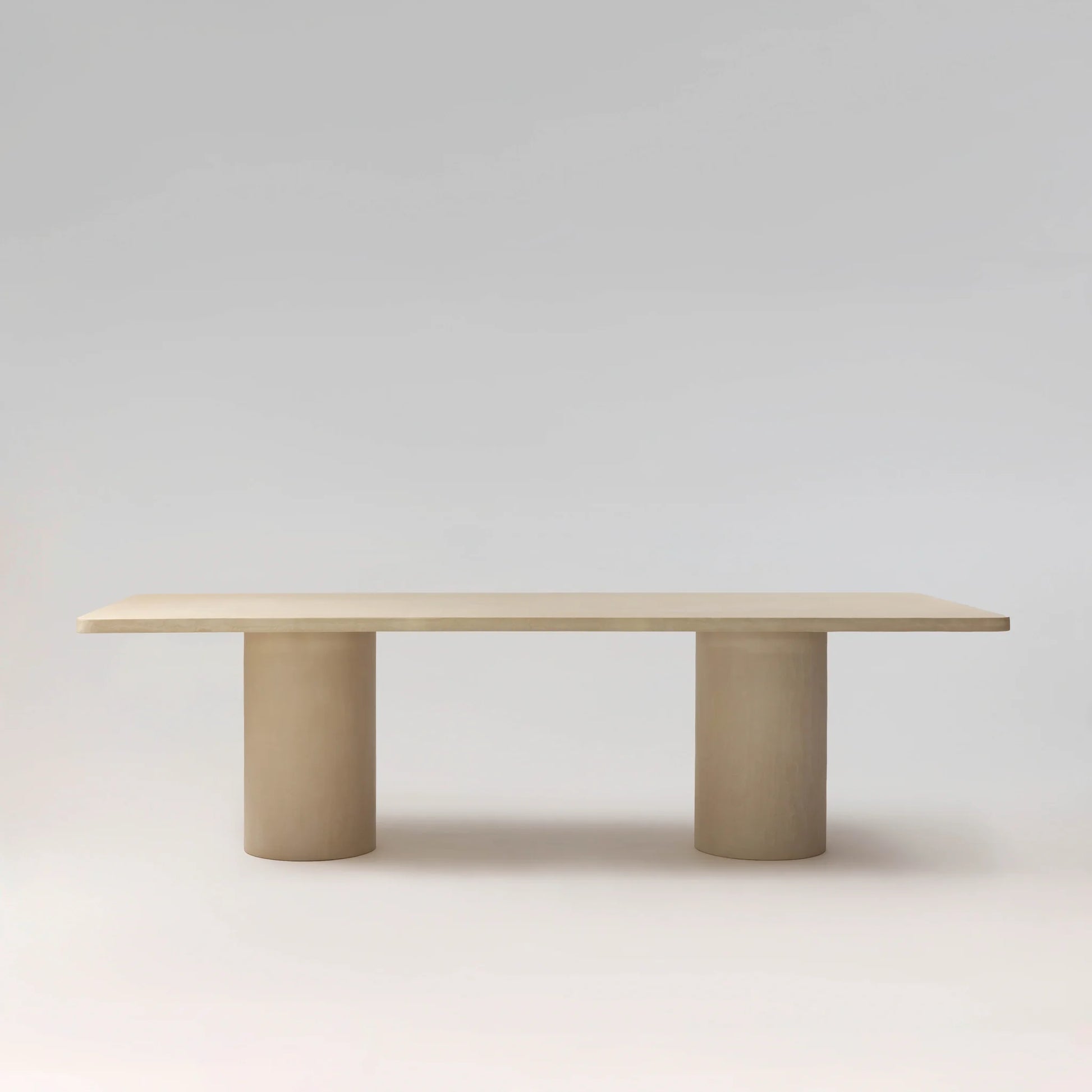NINŌ Table à manger, béton ciré MORTEX — PLATŌ