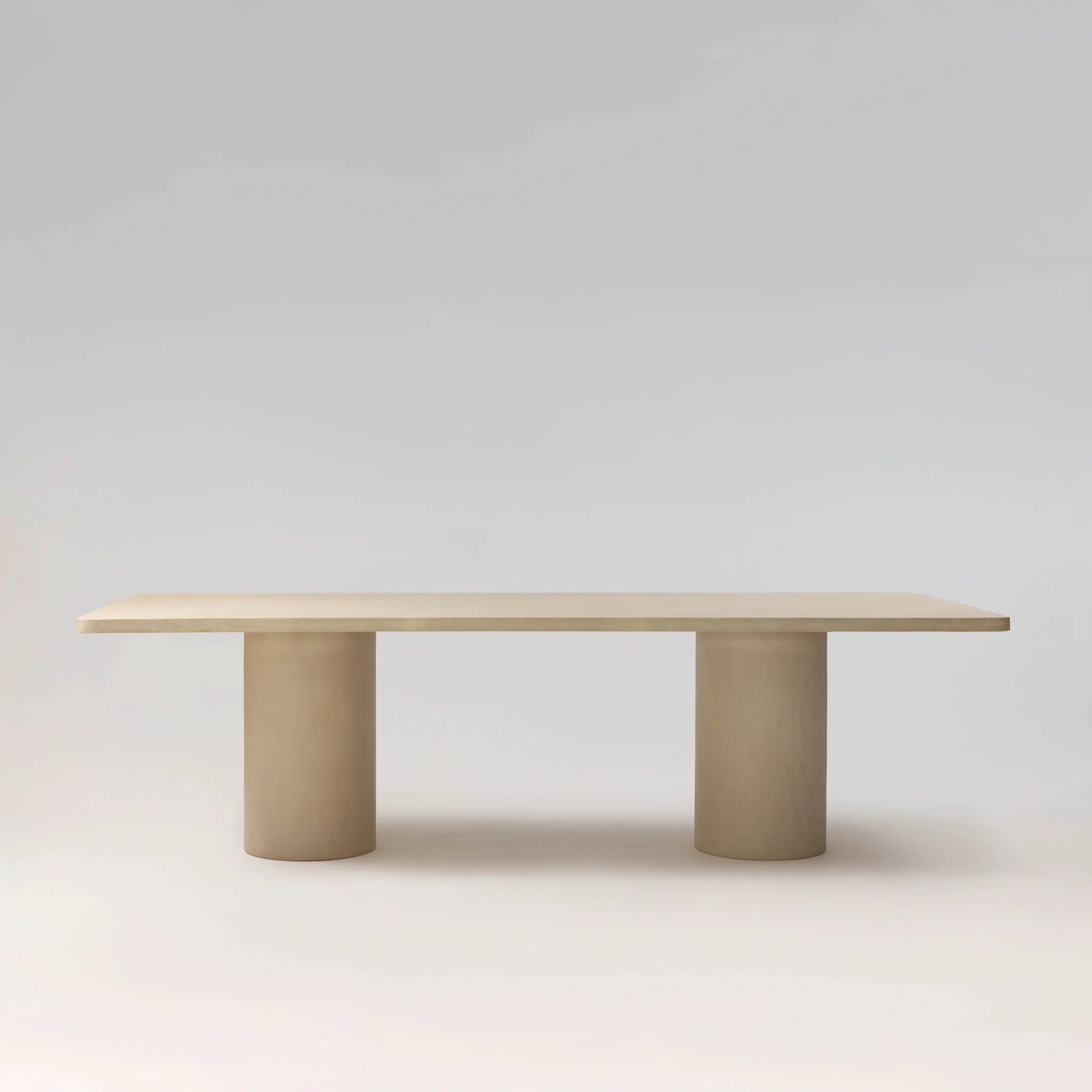 NINŌ Table à manger, béton ciré MORTEX — PLATŌ
