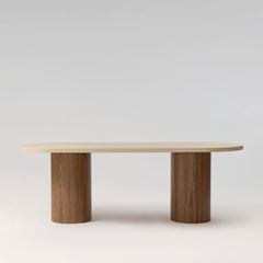 NAŌ Table à manger NOYER, plateau béton ciré MORTEX, piétement noyer — PLATŌ