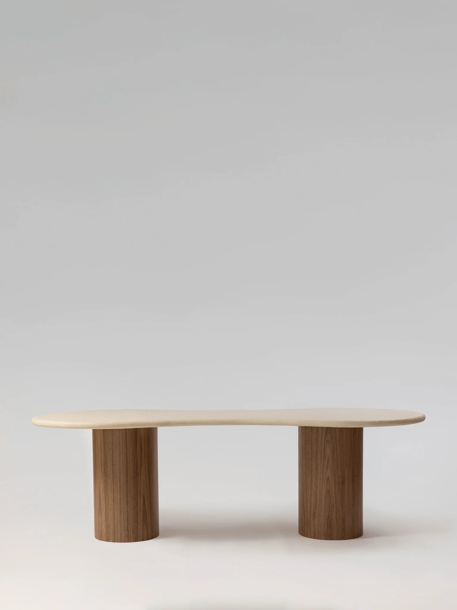 JACŌ Table à manger NOYER, vue de trois quarts — PLATŌ