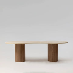 JACŌ Table à manger NOYER, plateau béton ciré MORTEX, piétement noyer — PLATŌ