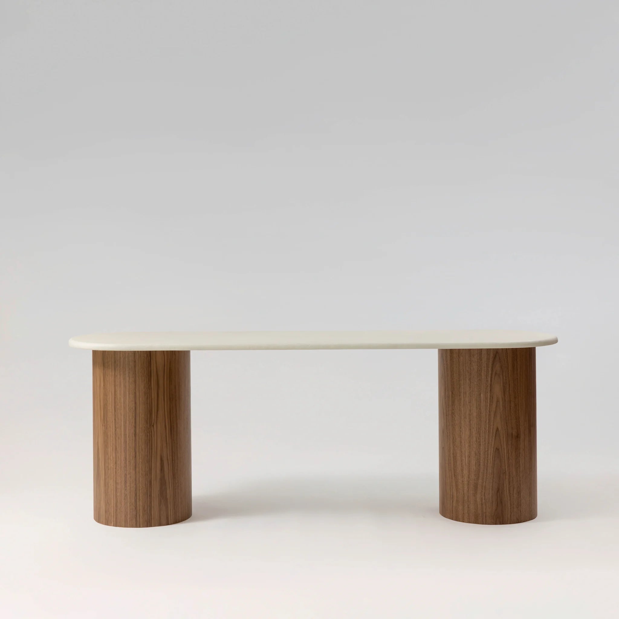 MATĪ Console NOYER, plateau béton ciré MORTEX, piétement noyer — PLATŌ