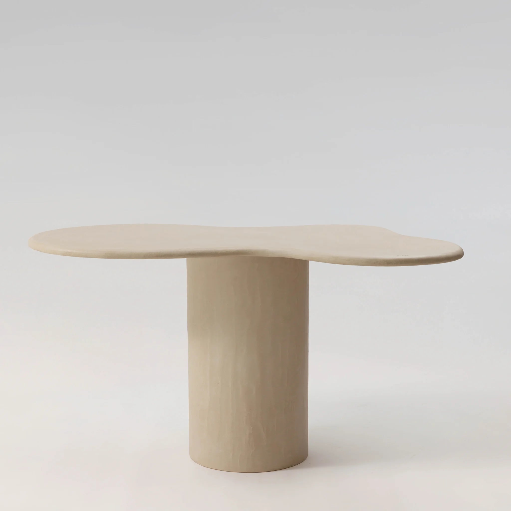 TEĀ Table à manger, béton ciré MORTEX — PLATŌ