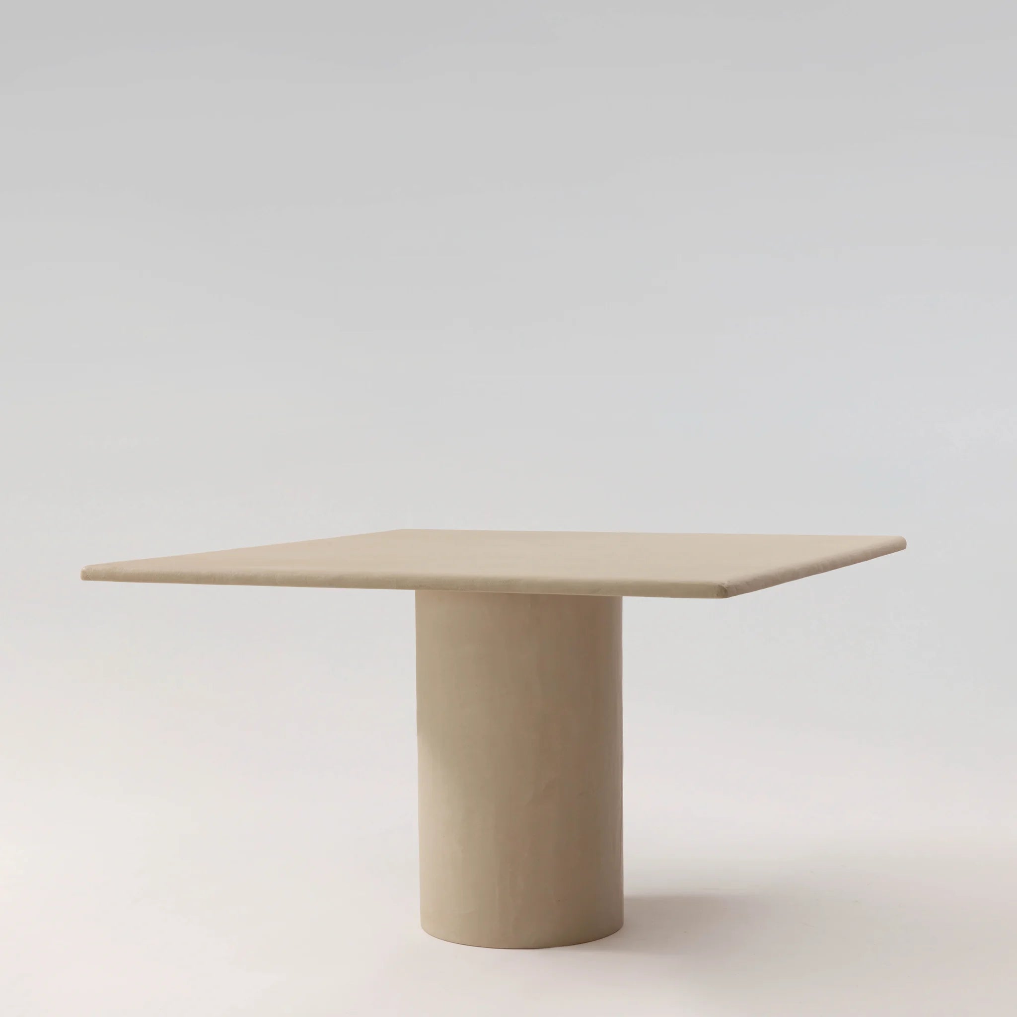 NOĀ Table à manger, béton ciré MORTEX — PLATŌ